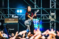 タクマ（歌と6弦 / コロナナモレモモ（マキシマム ザ ホルモン2号店））（撮影：浜野カズシ）