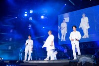 左から草なぎ剛、香取慎吾、稲垣吾郎。（撮影：釘野孝宏）