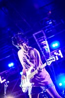 しばたありぼぼ（B, Vo / ヤバイTシャツ屋さん）（撮影：中野修也）