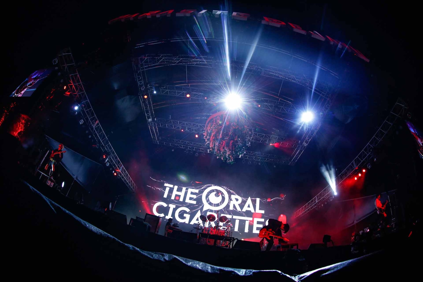 THE ORAL CIGARETTES「PARASITE DEJAVU ～2DAYS OPEN AIR SHOW～ DAY1 ONE MAN SHOW」の様子。（撮影：鈴木公平）