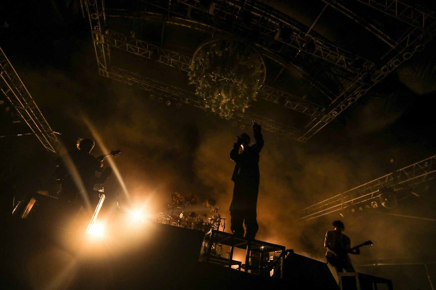 THE ORAL CIGARETTES「PARASITE DEJAVU ～2DAYS OPEN AIR SHOW～ DAY1 ONE MAN SHOW」の様子。（撮影：鈴木公平）
