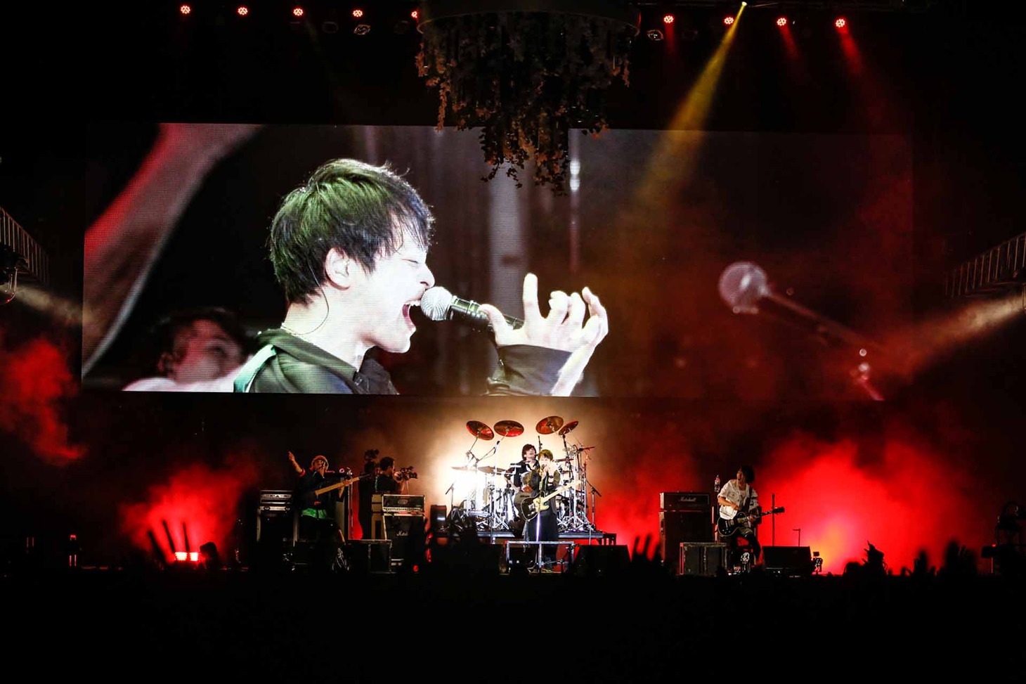 THE ORAL CIGARETTES「PARASITE DEJAVU ～2DAYS OPEN AIR SHOW～ DAY1 ONE MAN SHOW」の様子。（撮影：鈴木公平）