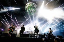 THE ORAL CIGARETTESとKAIRIのコラボレーションの様子。（Photo by Viola Kam［V'z Twinkle］）