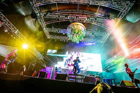 THE ORAL CIGARETTES「PARASITE DEJAVU ～2DAYS OPEN AIR SHOW～ DAY1 ONE MAN SHOW」の様子。（Photo by Viola Kam［V'z Twinkle］）