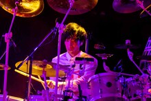 中西雅哉（Dr）（Photo by Viola Kam［V'z Twinkle］）