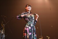 体をほぐしてリラックスするKaede。