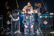 体をほぐしてリラックスするKaede。