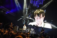 THE ORAL CIGARETTESのパフォーマンスの様子。（Photo by AZUSA TAKADA）