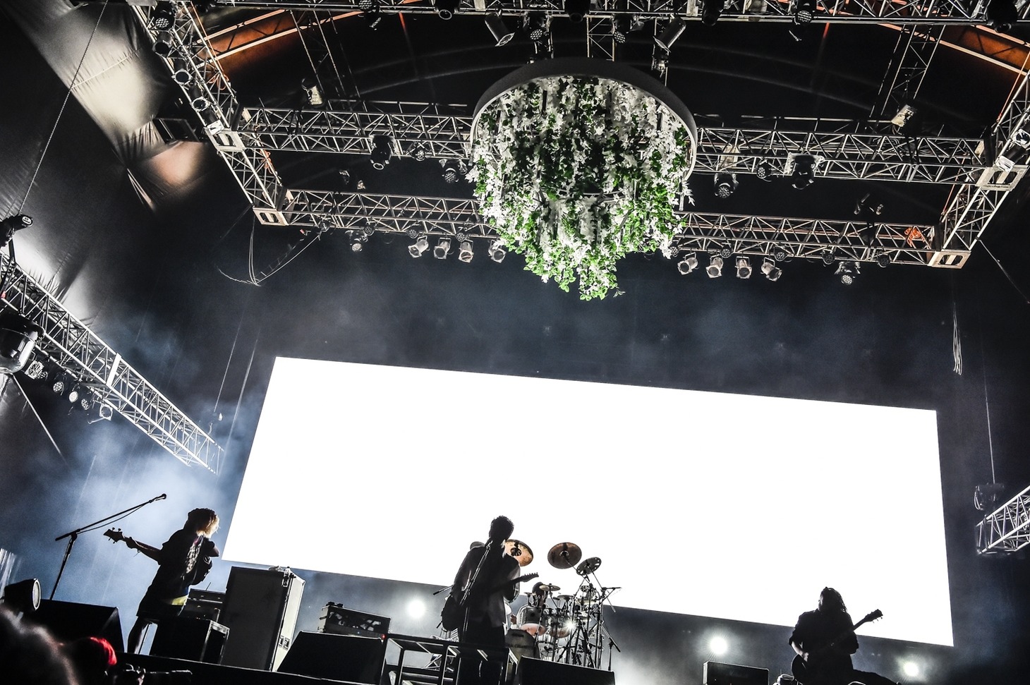 THE ORAL CIGARETTESのパフォーマンスの様子。（Photo by AZUSA TAKADA）