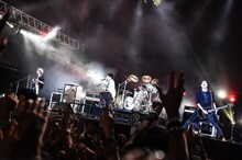 THE ORAL CIGARETTESのパフォーマンスの様子。（Photo by AZUSA TAKADA）