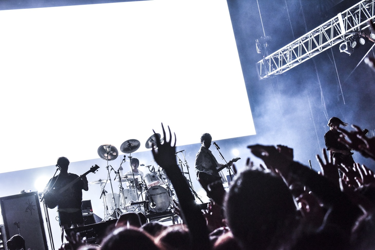 THE ORAL CIGARETTESのパフォーマンスの様子。（Photo by AZUSA TAKADA）