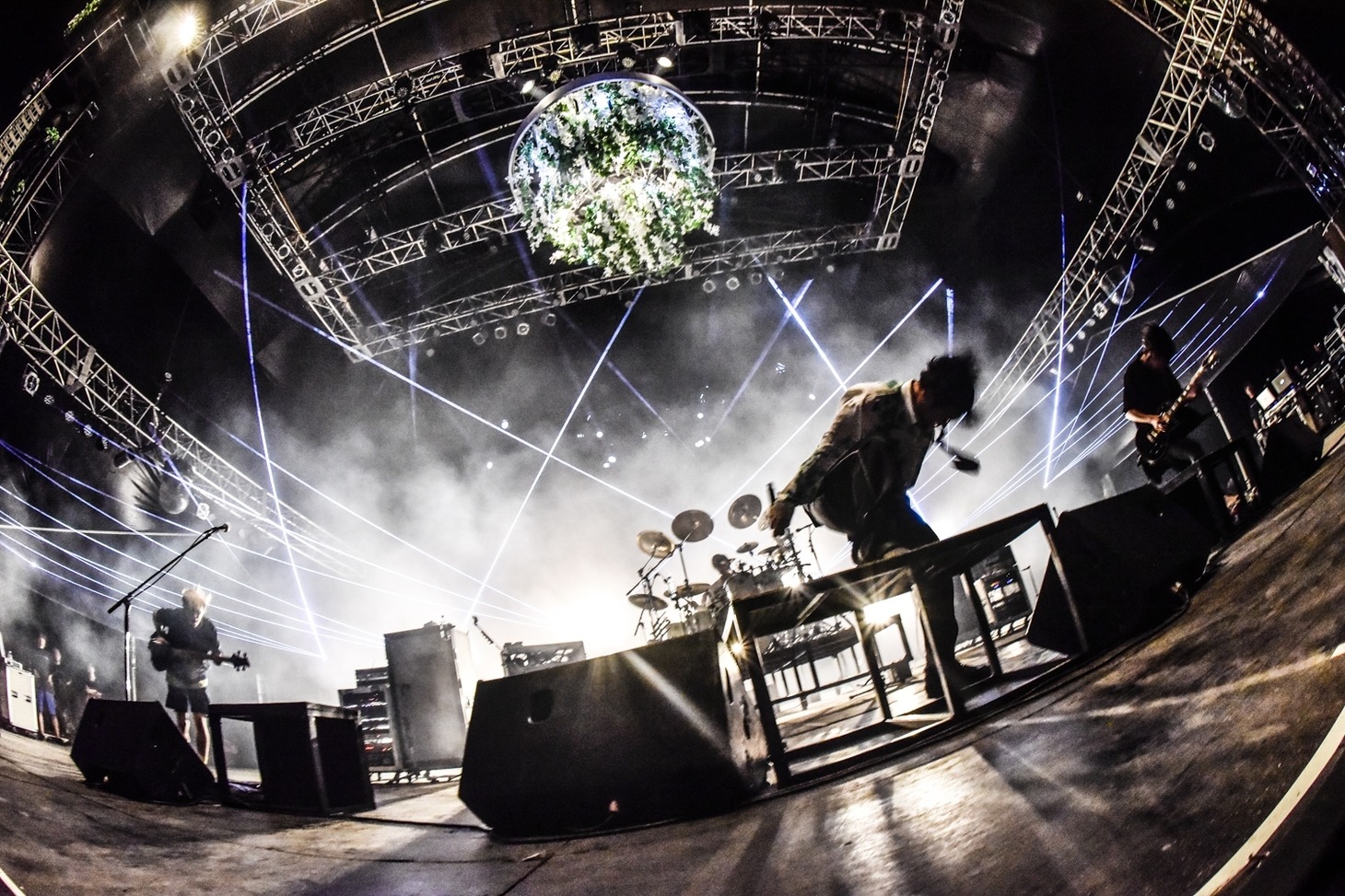 THE ORAL CIGARETTESのパフォーマンスの様子。（Photo by AZUSA TAKADA）