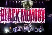 THE ORAL CIGARETTESのパフォーマンスの様子。（Photo by AZUSA TAKADA）