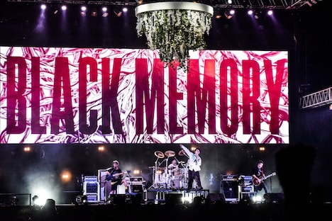 THE ORAL CIGARETTESのパフォーマンスの様子。（Photo by AZUSA TAKADA）