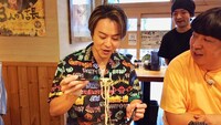とんこつラーメンを食べるEXILE TAKAHIRO。(c)テレビ朝日