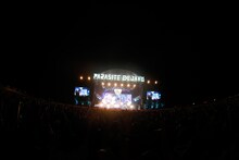 THE ORAL CIGARETTESのパフォーマンスの様子。（撮影：鈴木公平）