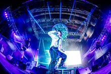 THE ORAL CIGARETTESのパフォーマンスの様子。（Photo by Viola Kam［V'z Twinkle］）