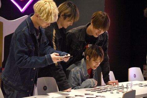 コラボグッズを見るONE N' ONLY。