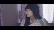 日向坂46「一番好きだとみんなに言っていた小説のタイトルを思い出せない」ミュージックビデオのワンシーン。
