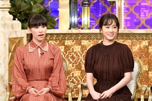左からあ～ちゃん、前田敦子。 (c)TBS