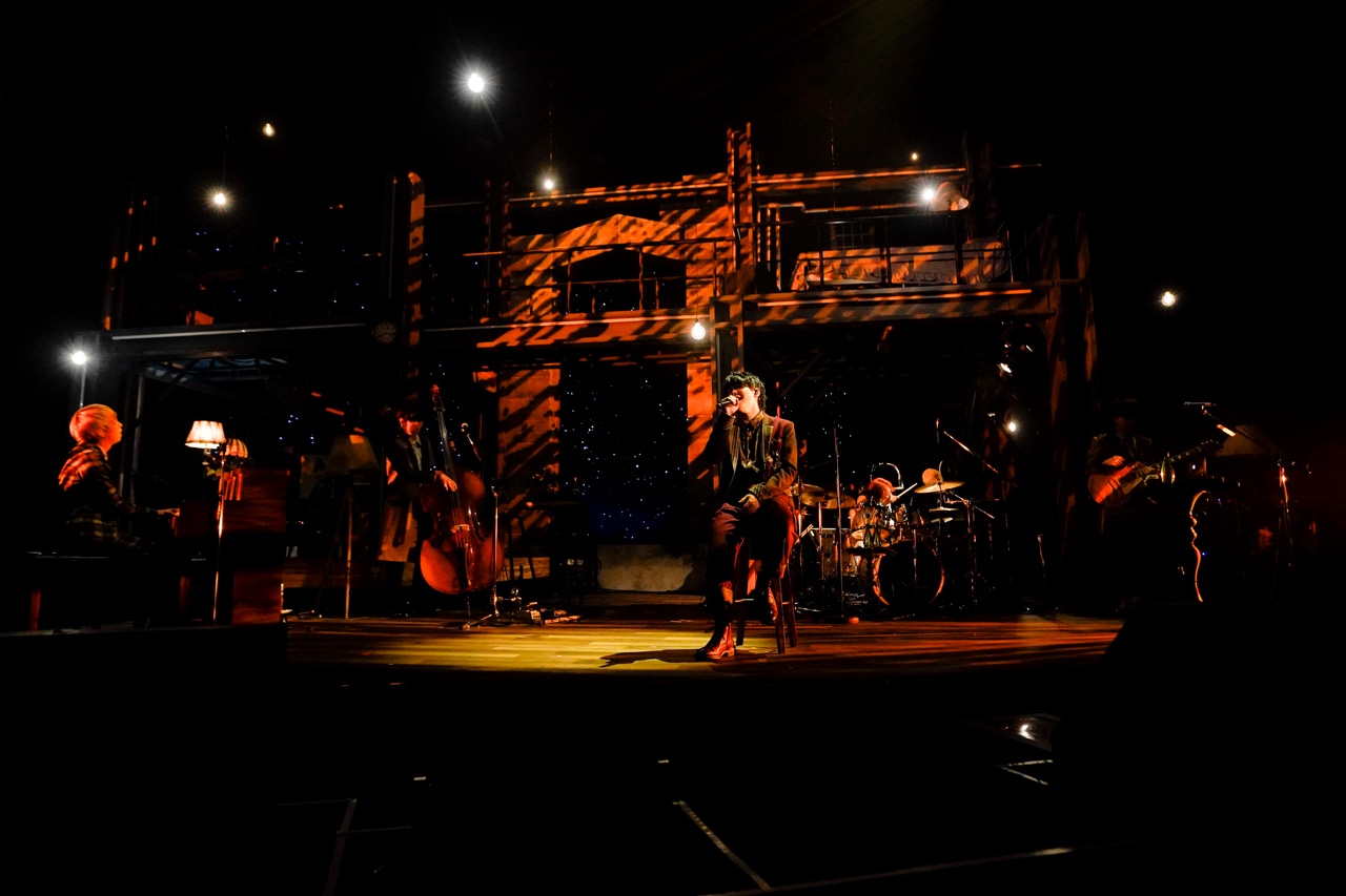 Mrs. GREEN APPLE「The ROOM TOUR」大阪・フェスティバルホール公演の様子。（Photo by HAJIME KAMIIISAKA）