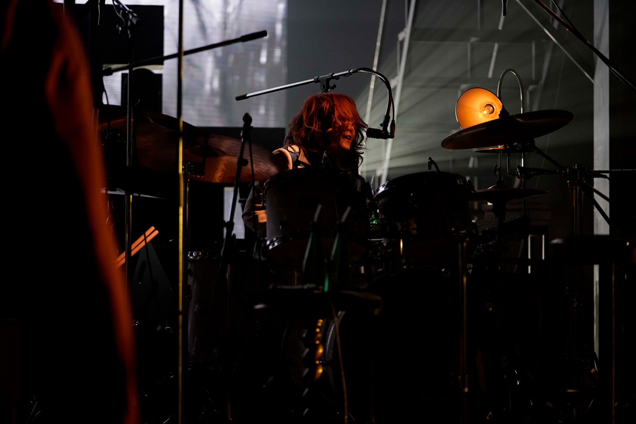 山中綾華（Dr）（Photo by HAJIME KAMIIISAKA）