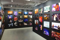 過去のライブ写真を展示した「Live Photo Wall」。