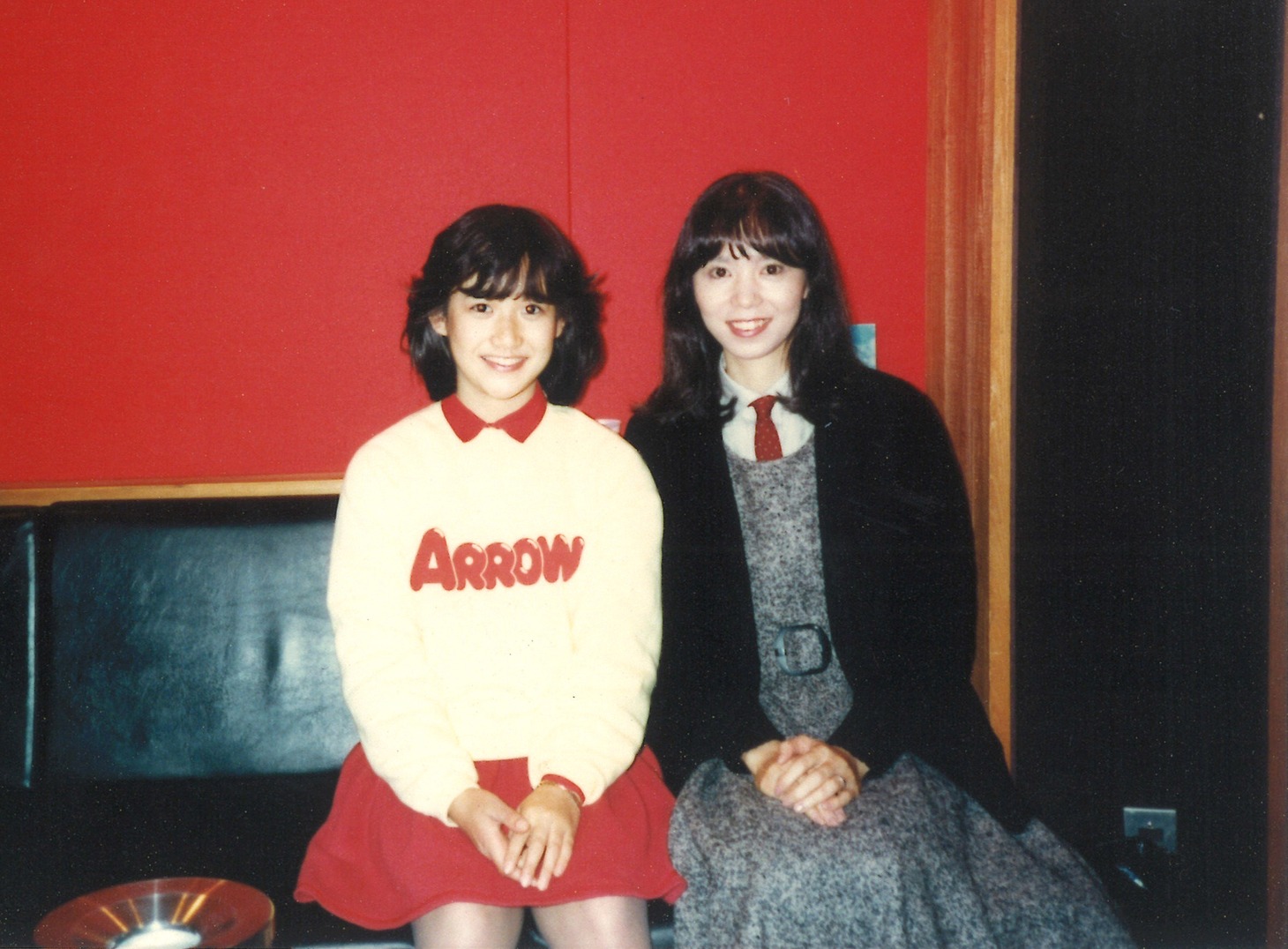 左から岡田有希子、竹内まりや。