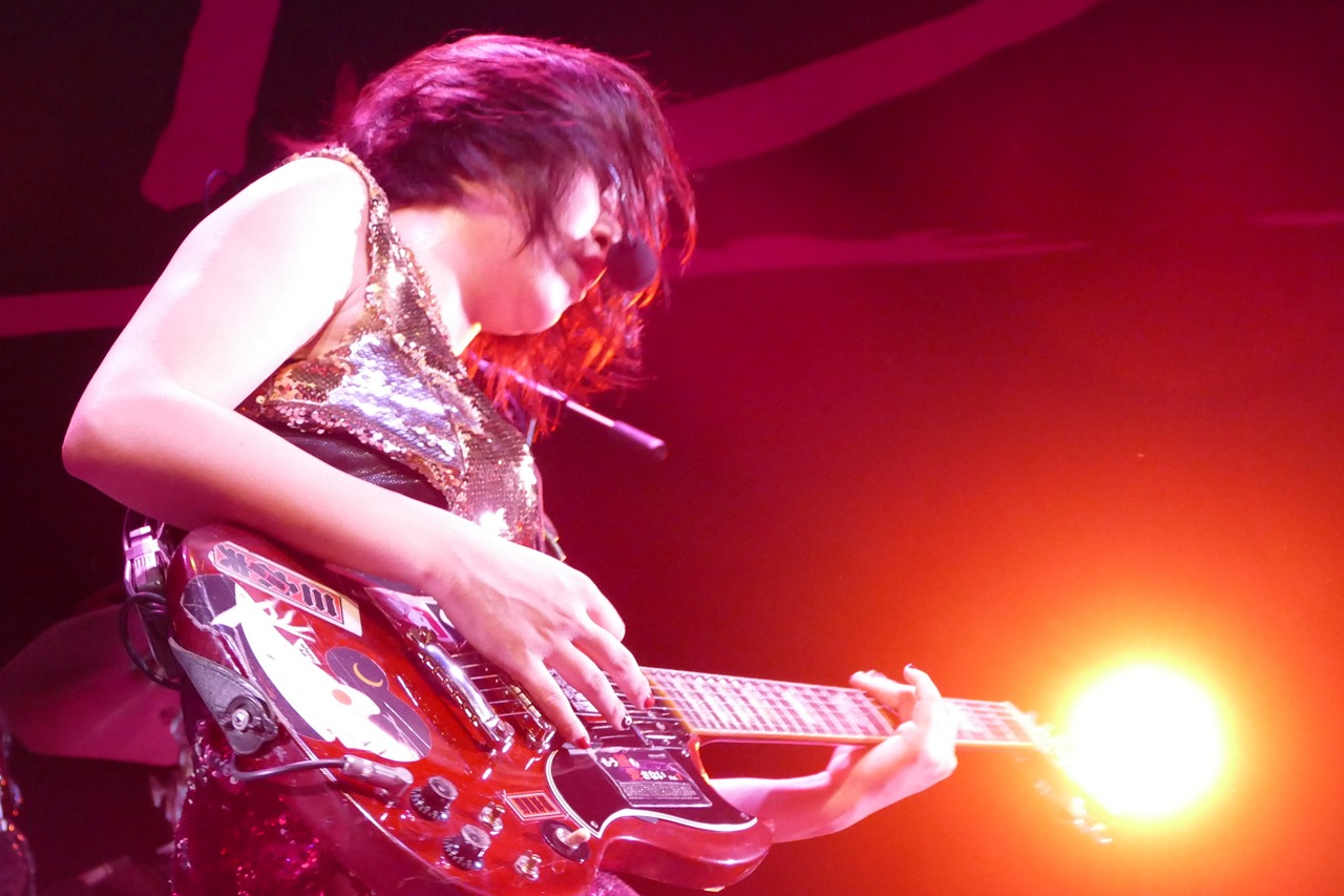 中尊寺まい（Vo, G）（Photo by NANO Media Inc. maru）
