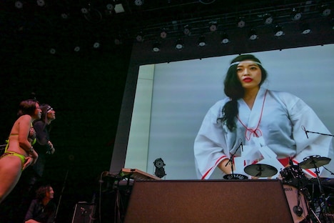 益子寺ノ大御神の遣いによるお祝いVTR紹介コーナーの様子。（Photo by NANO Media Inc. maru）