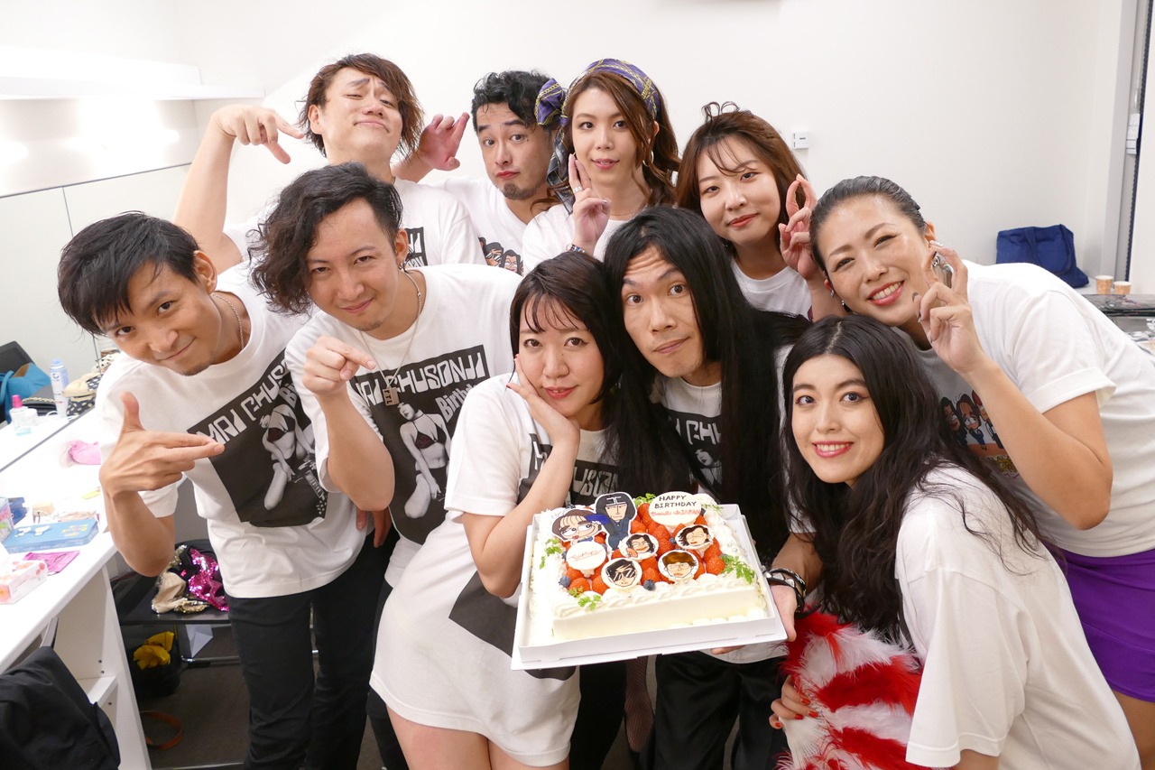 楽屋でのベッド・インたち。（Photo by NANO Media Inc. maru）