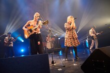 銀杏BOYZとセントチヒロ・チッチ（BiSH）。（撮影：村井香）