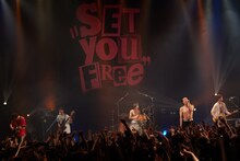 銀杏BOYZのライブの様子。（撮影：村井香）