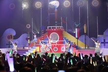 「私立恵比寿中学ようこそ秋冬ホールツアー2019～世界のみなさんおめでとうアイドルって楽しい～」東京・オリンパスホール八王子公演の様子。（撮影：中島たくみ）