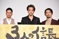 左から市原隼人、TAKAHIRO、岡田義徳。