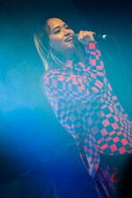 iri（撮影：渡邊玲奈［田中聖太郎写真事務所］）