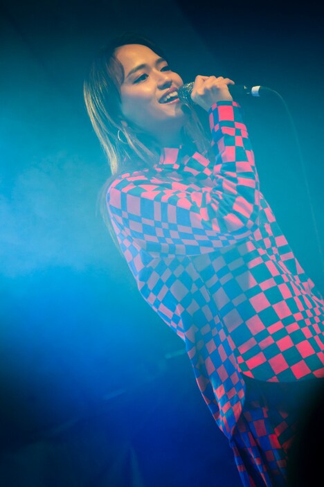 iri（撮影：渡邊玲奈［田中聖太郎写真事務所］）