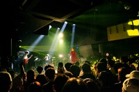 iri（撮影：渡邊玲奈［田中聖太郎写真事務所］）