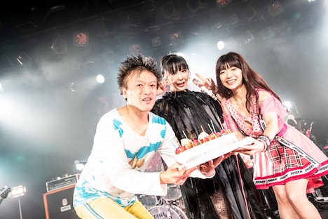 左からジョニー大蔵大臣、大森靖子、ぱいぱいでか美。（Photo by Masayo）