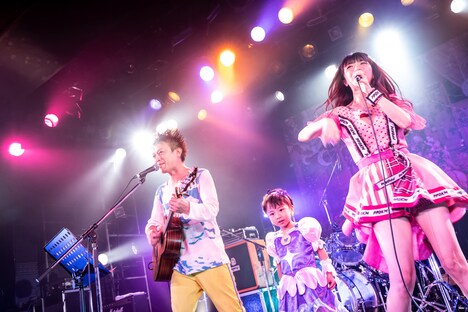 左からジョニー大蔵大臣、大蔵俊太郎、ぱいぱいでか美。（Photo by Masayo）