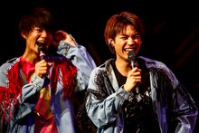 佐野勇斗と板垣瑞生。（撮影：小坂茂雄）