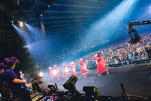 「And yet BiSH moves.」の様子。