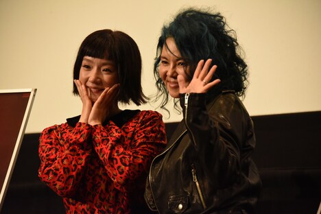 左から千秋、NOKKO。