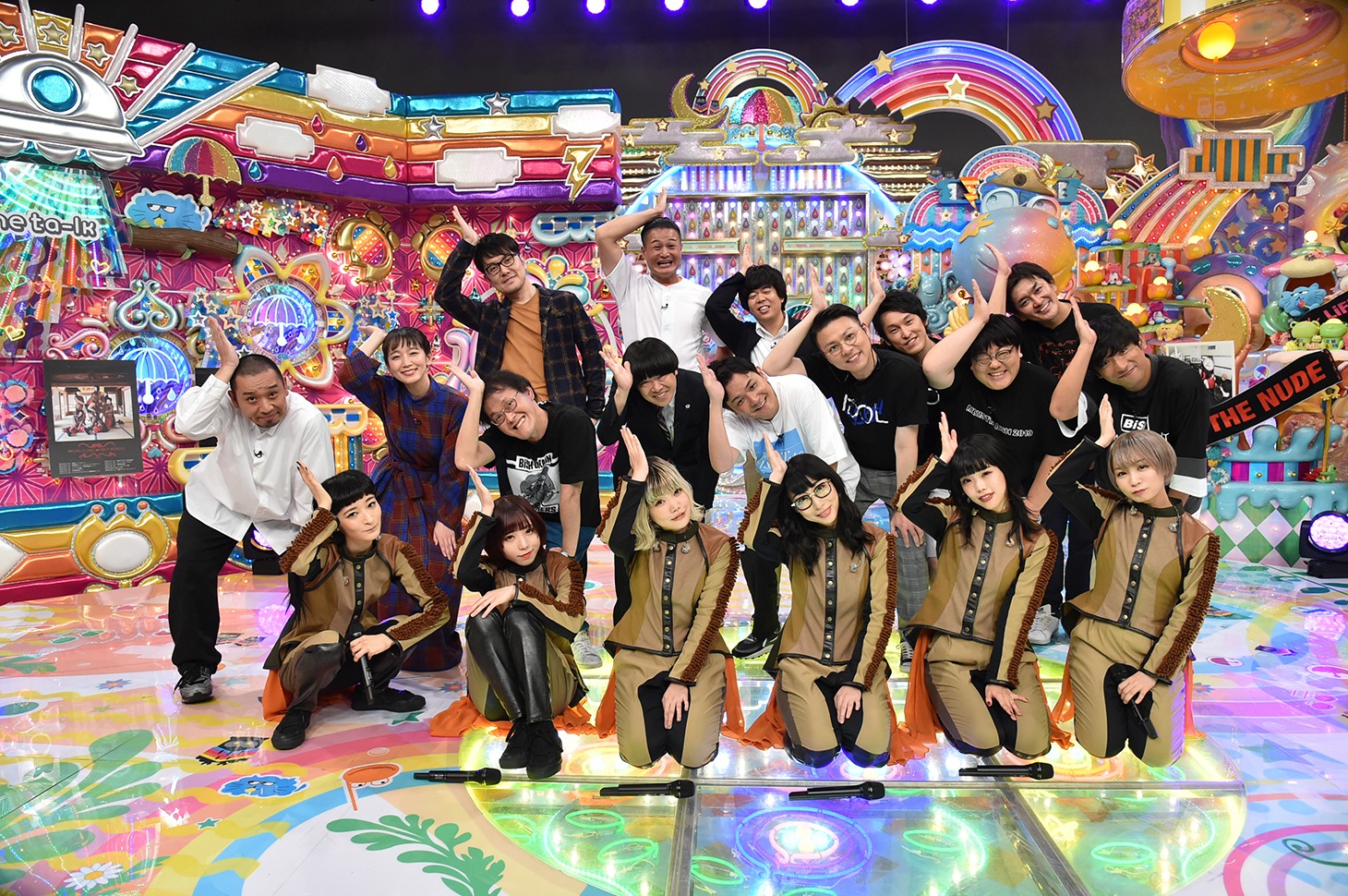 「アメトーーク！」より「BiSHドハマり芸人」回の集合写真。