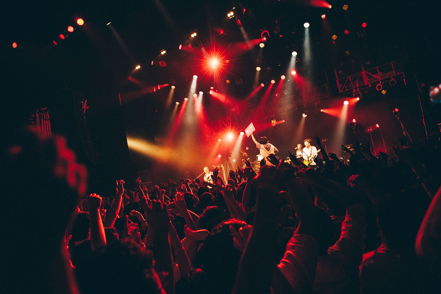 ネクライトーキーのライブの様子。（Photo by Kana Tarumi）