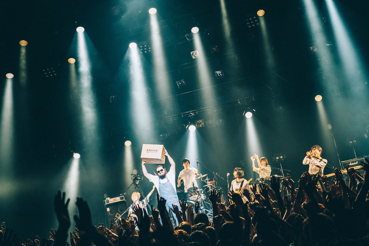 ネクライトーキーのライブの様子。（Photo by Kana Tarumi）