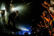 「SPACE SHOWER TV "LIVE with YOU" ～Official髭男dism～ supported by uP!!!ライブパス」の様子。（撮影：渡邉一生）