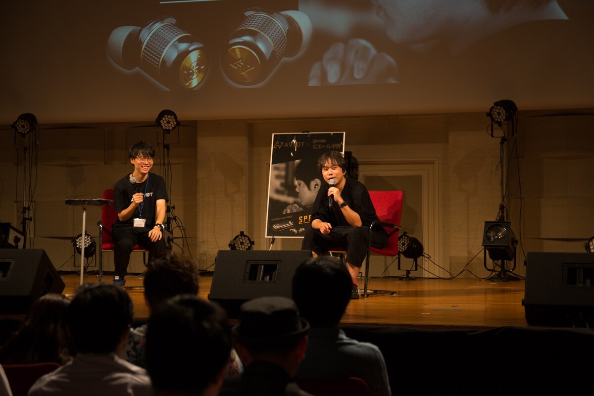AVIOT主催イベントでヤナミューとブクガがツーマンライブ、ピエール中野はPerfume愛語る