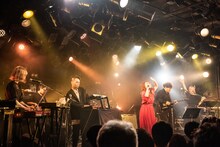 Dorianを交えたステージの様子。