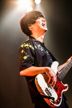 楢崎誠（B, Sax）（撮影：渡邉一生）